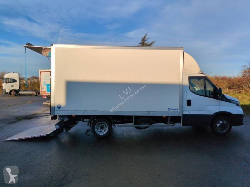 Véhicule utilitaire Iveco CCb 35C16H3.0...