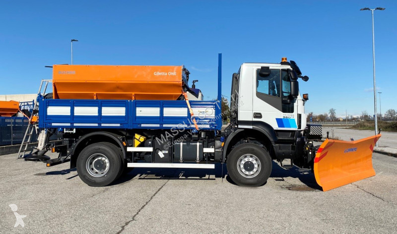 Véhicule utilitaire Iveco TRAKKER 360