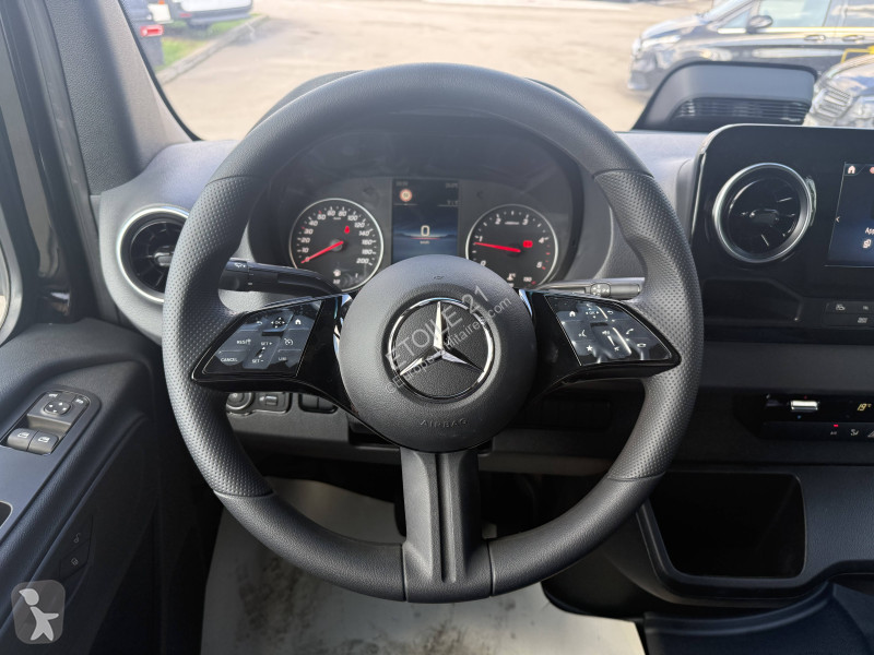 عربة نفعية Mercedes SPRINTER CHASSIS CAB 319...