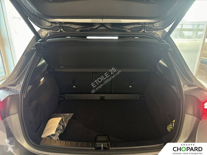 عربة نفعية Mercedes GLA 180 d 8G-DCT