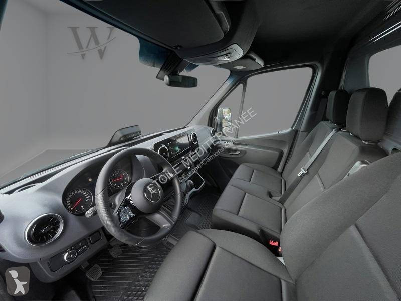 Samochód dostawczy Mercedes