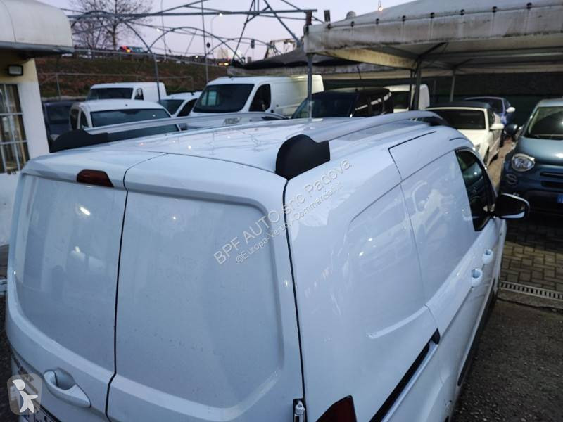 Véhicule utilitaire Ford