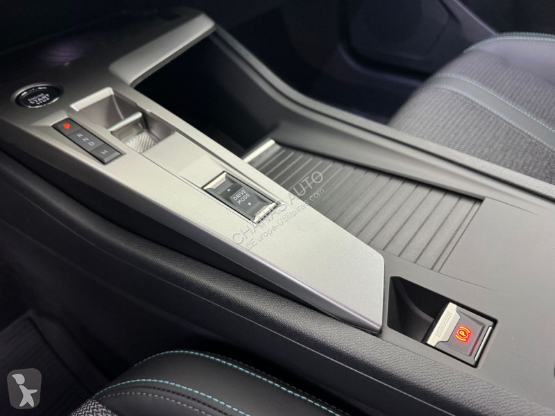 عربة نفعية Peugeot 1.5 BlueHDi 130 Allure EAT8