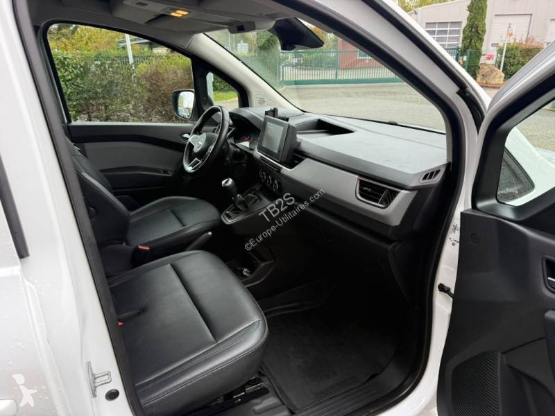 Véhicule utilitaire Nissan