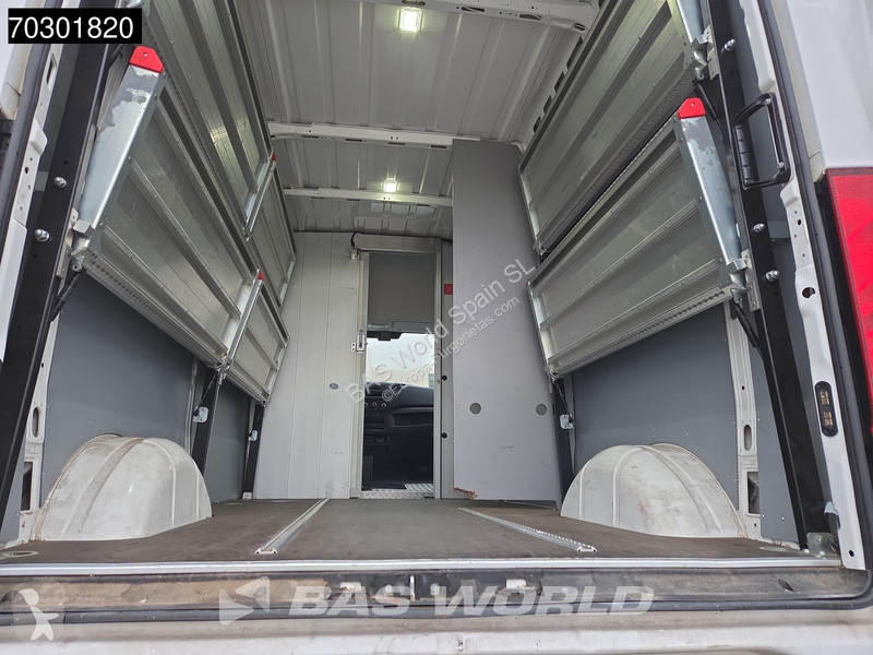 Furgoneta Iveco 35S12 L2H2 - Capacidad de...