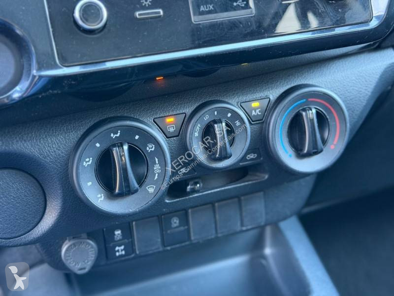 عربة نفعية Toyota