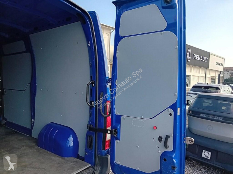 Коммерческий автомобиль Renault III 2019
