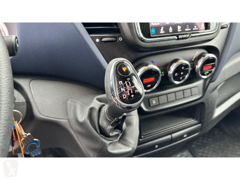 Véhicule utilitaire Iveco DAILY 35-180 3L...