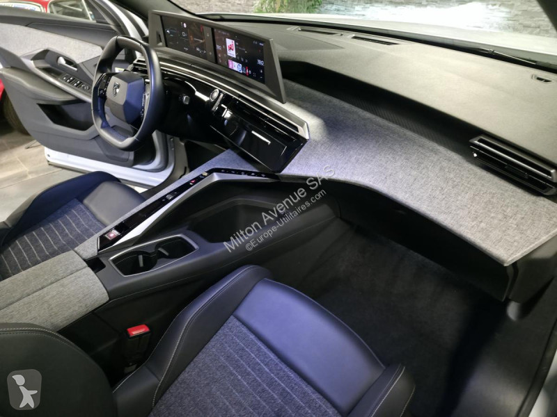Samochód dostawczy Peugeot 3008 1.2i Hybrid...