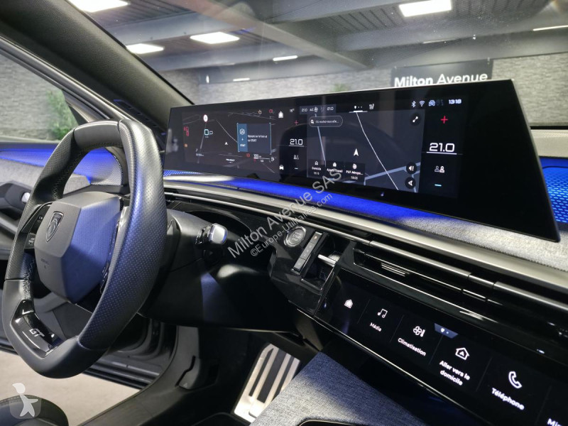 عربة نفعية Peugeot 3008 1.2i Hybrid -136 - BV...