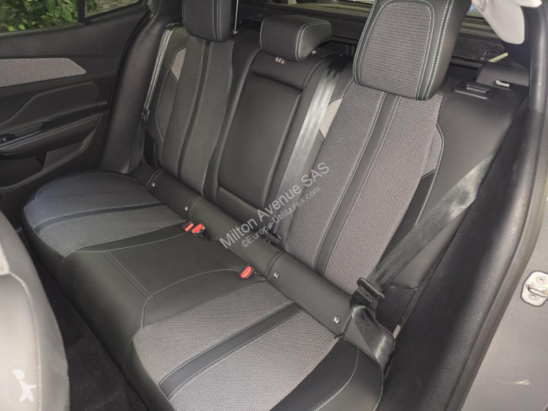 Véhicule utilitaire Peugeot 408 1.2i Hybrid...