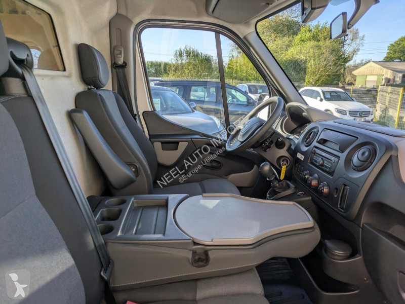 Véhicule utilitaire Renault MASTER III L2H2 2.3...