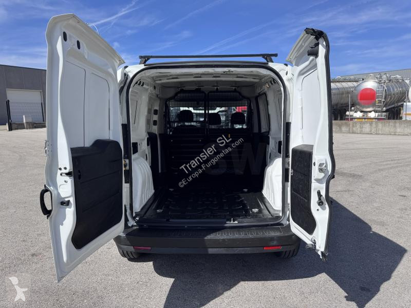 عربة نفعية Fiat  DOBLO