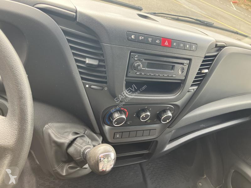 Véhicule utilitaire Iveco 35-150 BENNE COFFRE