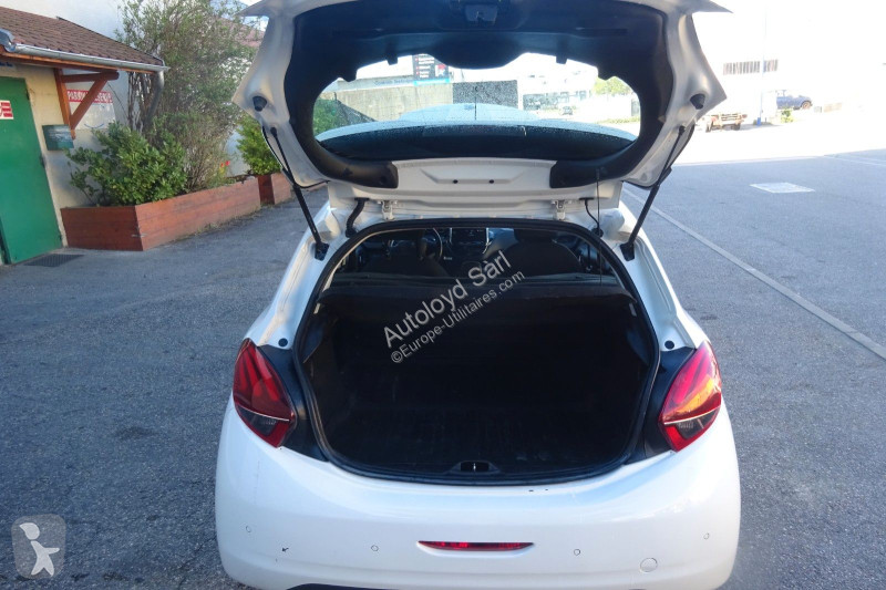 عربة نفعية Peugeot STE 1,2 VTI 82 BVA