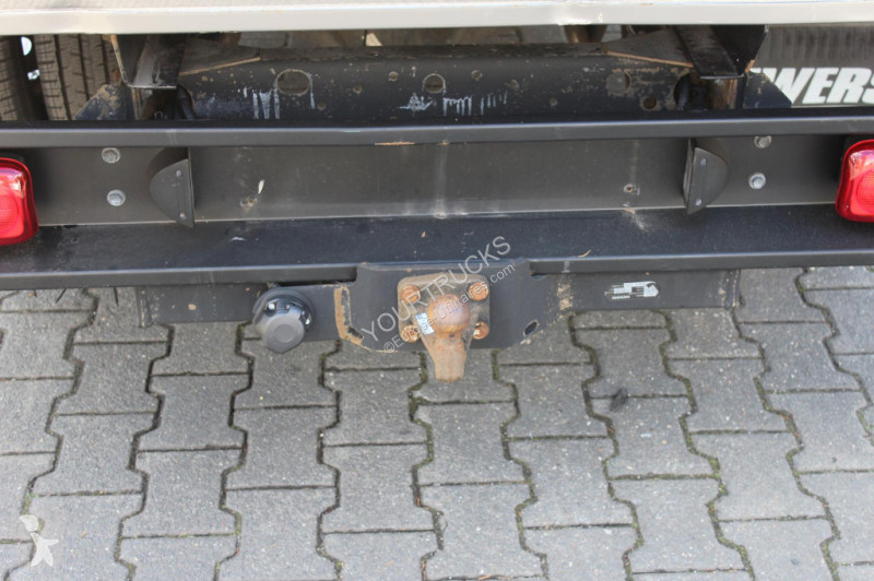 Lastbil Nissan Getränkekoffer Schwenkwände AHK...