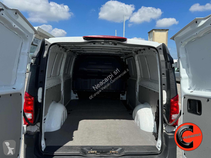 Коммерческий автомобиль Mercedes