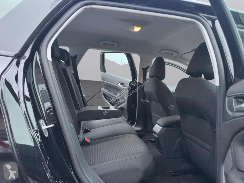 عربة نفعية Peugeot