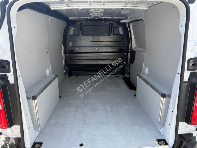 عربة نفعية Opel VIVARO 2.0 145CV L2H1