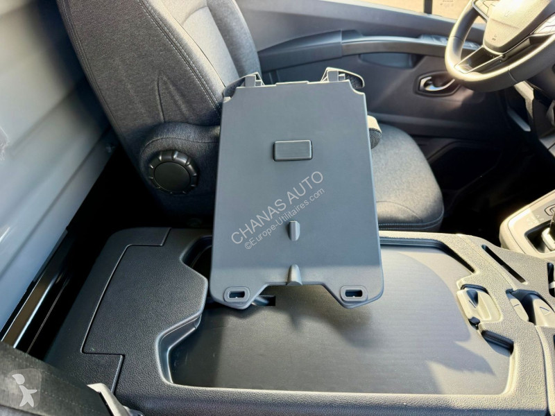 Véhicule utilitaire Renault L2H1 3T DCI 150...