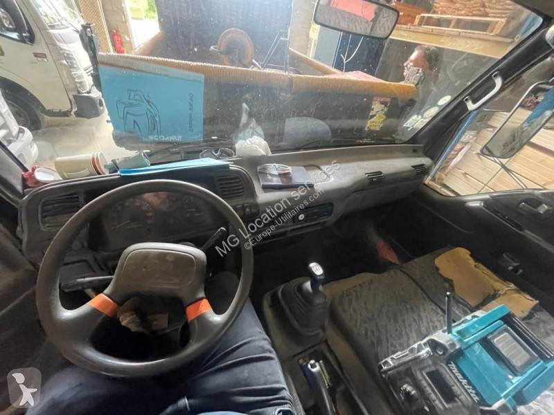 عربة نفعية Isuzu