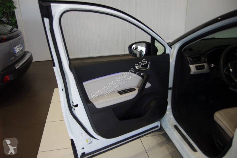 Samochód dostawczy Renault (2) Initiale Paris...