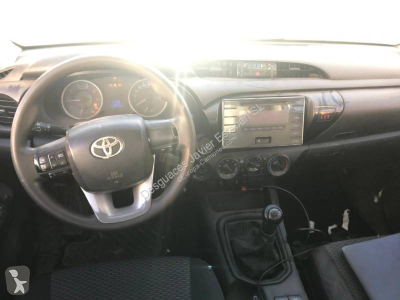 عربة نفعية Toyota