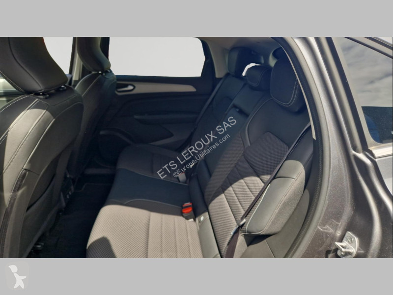 عربة نفعية Renault ARKANA
