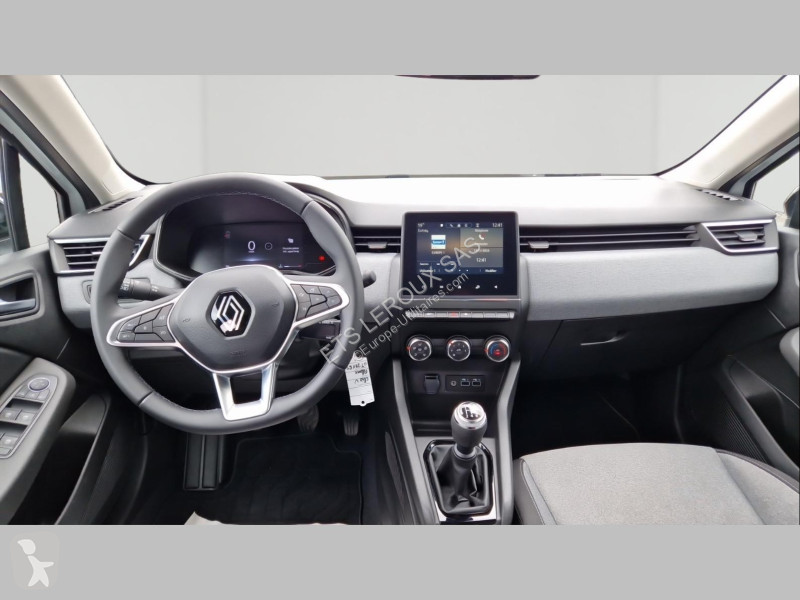 عربة نفعية Renault CLIO V