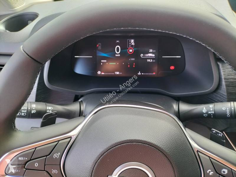 عربة نفعية Nissan