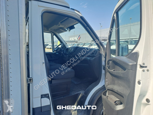 Furgoneta Iveco 35C14H BOX