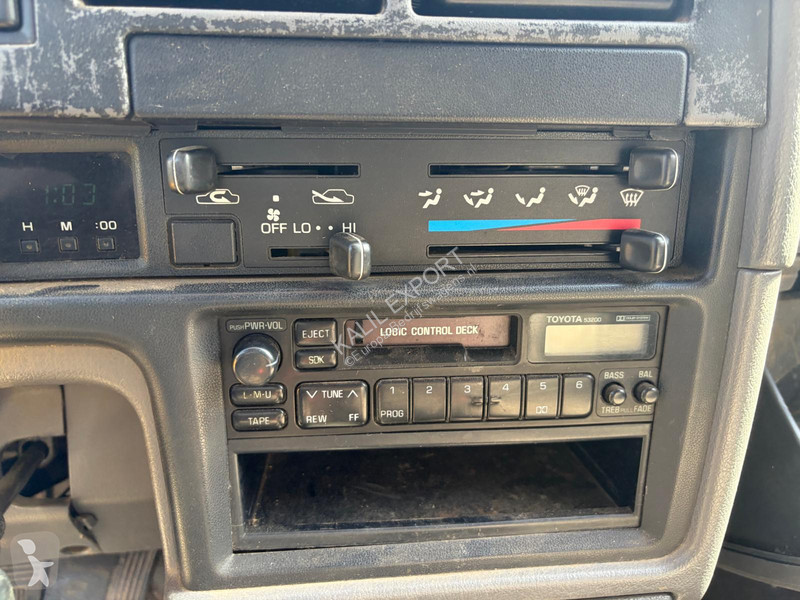 عربة نفعية Toyota Pick-Up Truck - 4x4 - Manual...