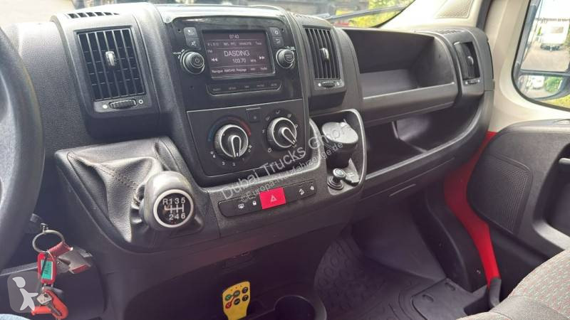 Samochód dostawczy Peugeot