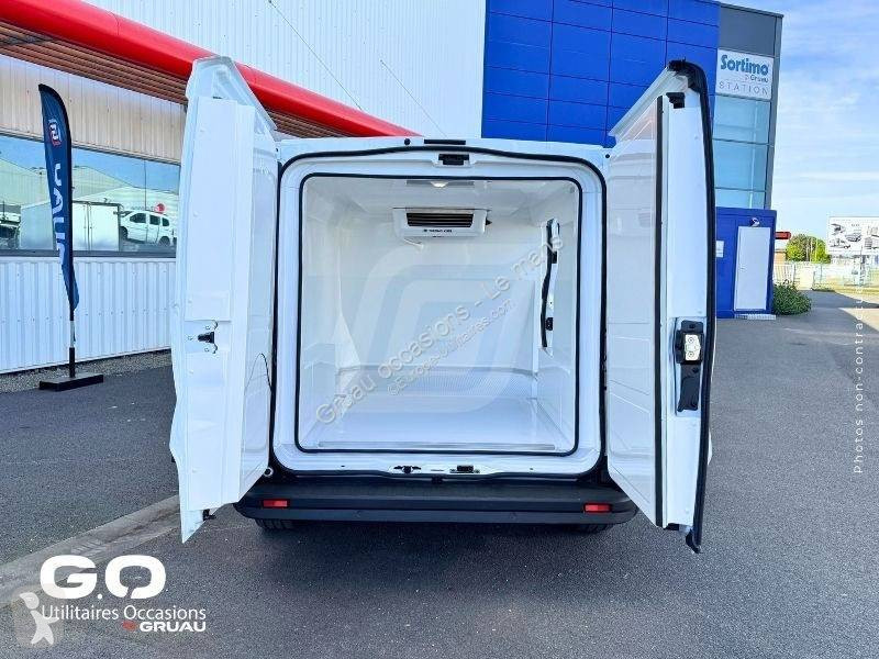 Véhicule utilitaire Nissan