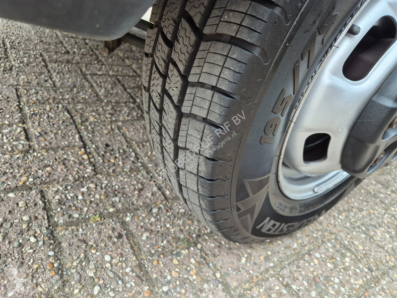 Samochód dostawczy Iveco 35C16 2.3D/ Navi/...