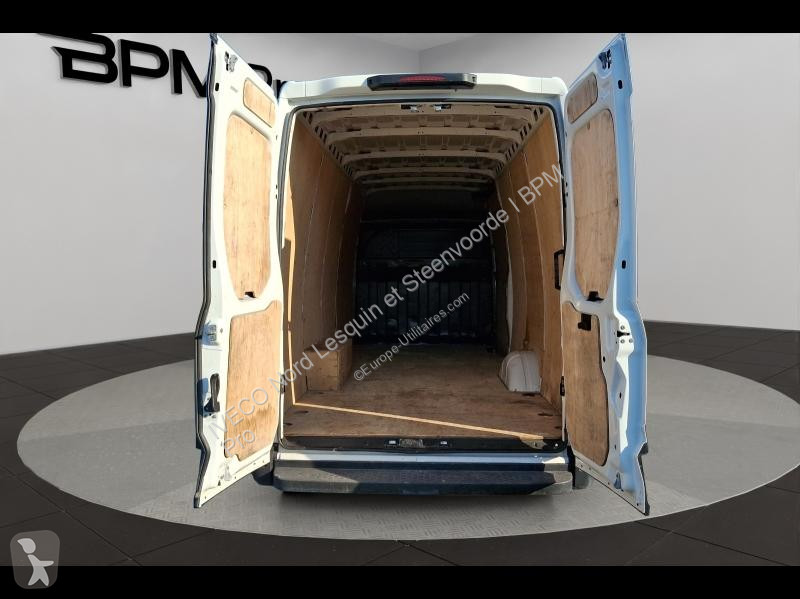 Véhicule utilitaire Iveco 35S Fg 35S14 V16