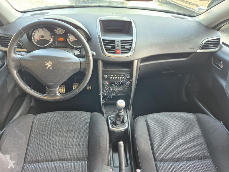 Véhicule utilitaire Peugeot 207 CC 1.6 HDi -...