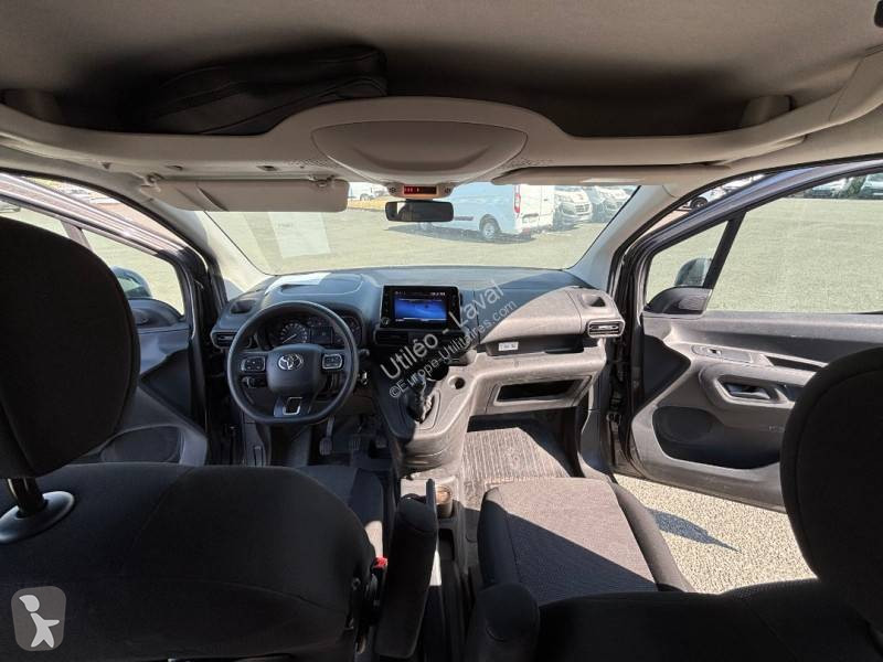 عربة نفعية Toyota