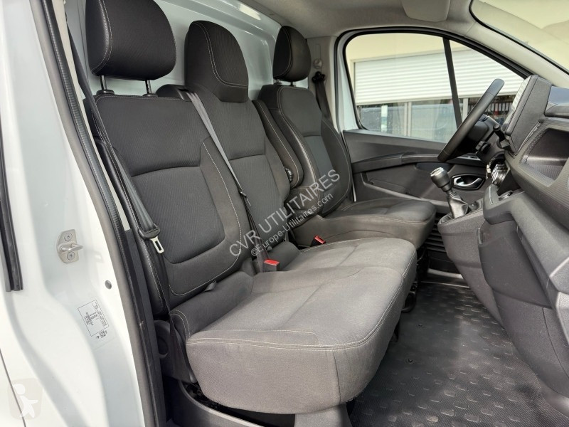 Véhicule utilitaire Renault TRAFIC III FG L2H1...