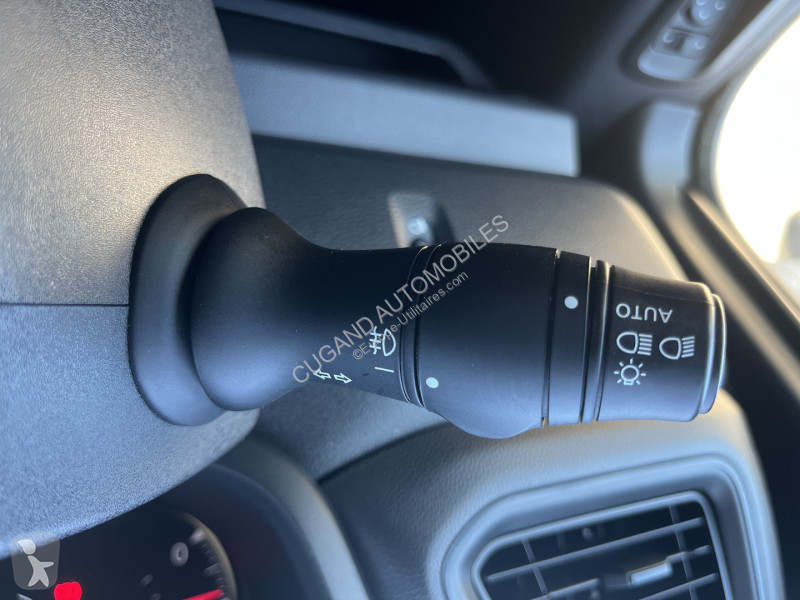 Véhicule utilitaire Renault MASTER III FG F3300...
