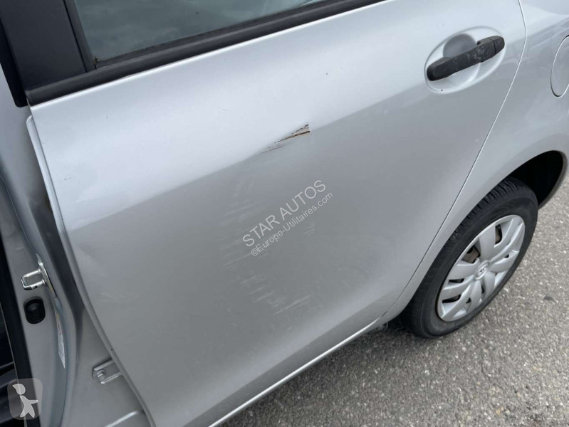 عربة نفعية Toyota