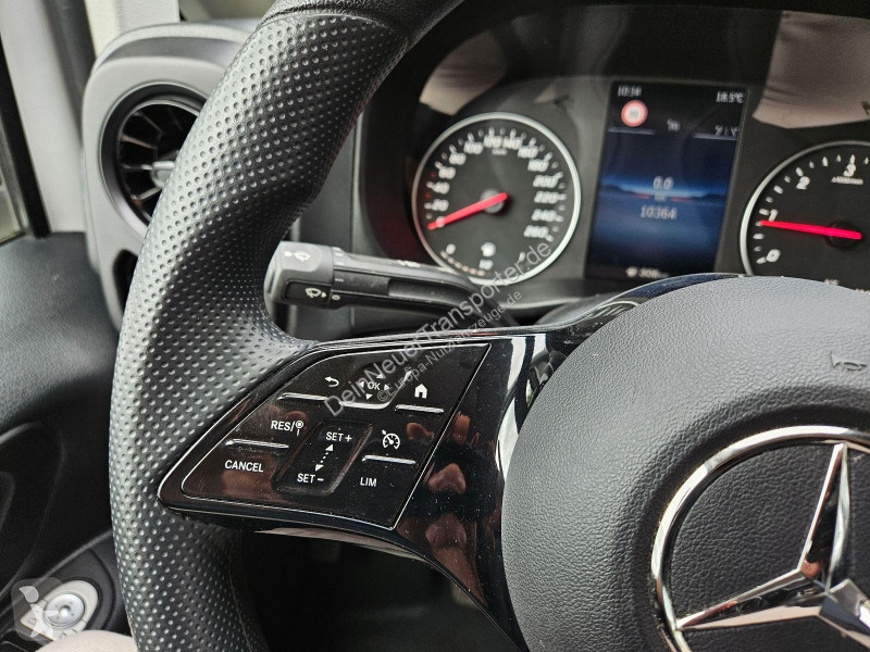Mercedes Vito...