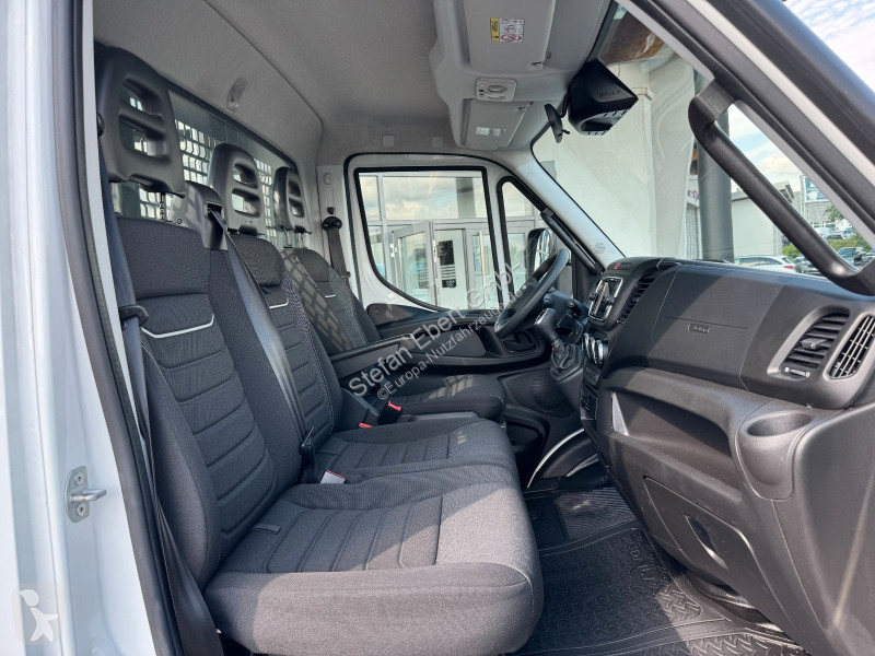 Véhicule utilitaire Iveco 70C18 HA8 3.0L A8...