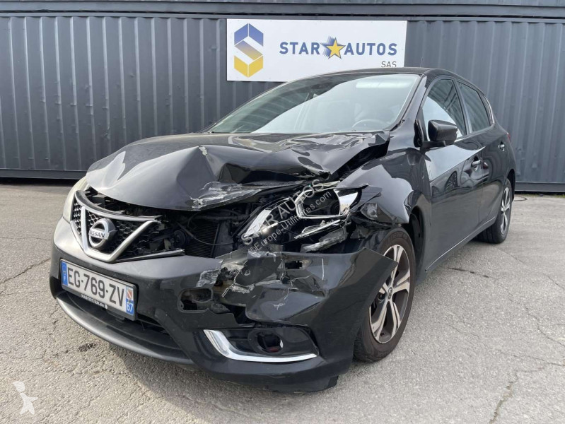 عربة نفعية Nissan