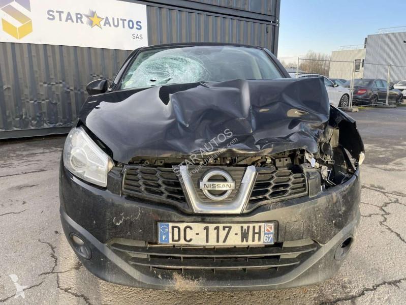 عربة نفعية Nissan