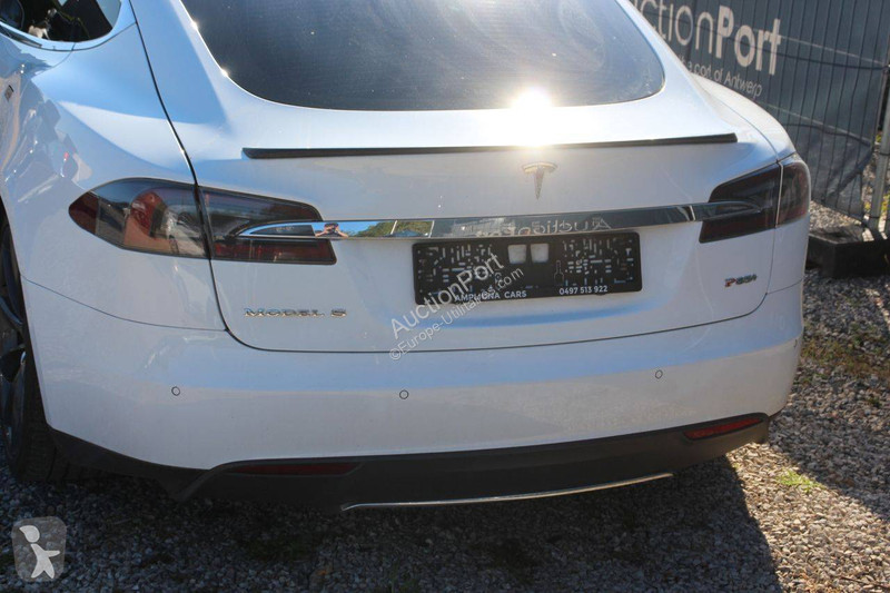 Furgoneta Tesla P85+