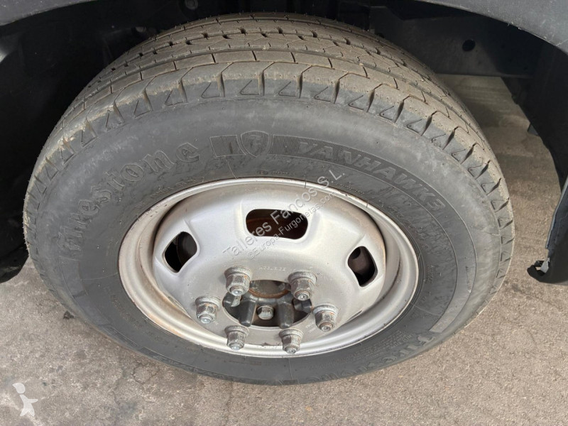 Furgoneta Iveco  35C16 20m3 con puertas traseras