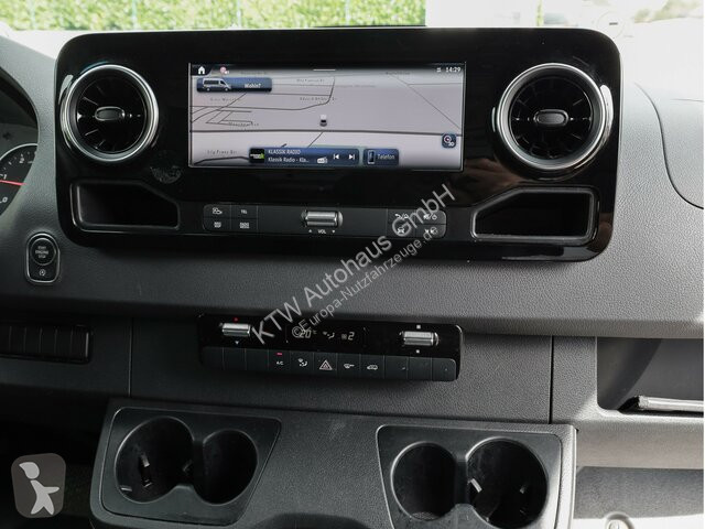 Лекотоварен автомобил Mercedes Sprinter 317...