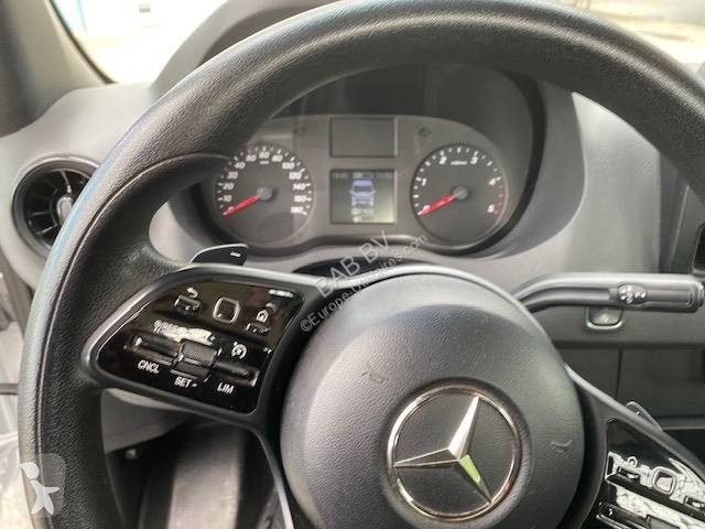 Samochód dostawczy Mercedes
