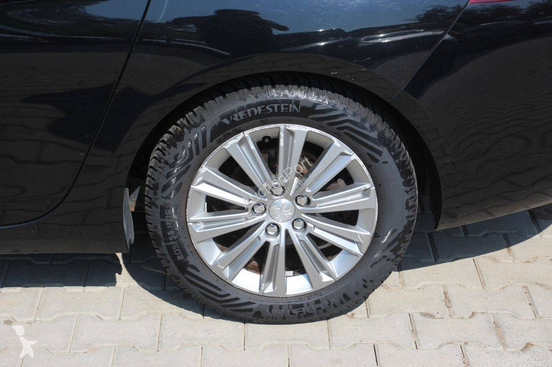 عربة نفعية Peugeot
